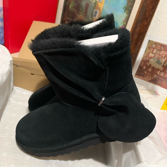 UGG 🥾CLASSIC MINI TWIST BOOT - Picture 3 of 6